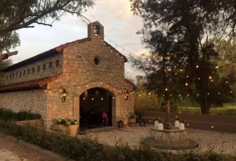 هتل Viñedos San Lucas