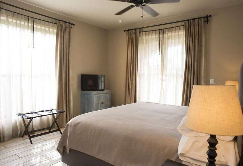 هتل Viñedos San Lucas