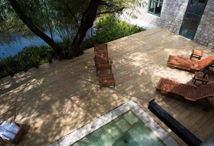 هتل Viñedos San Lucas