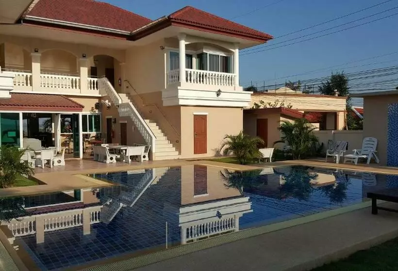 Majatalo East Shore Pattaya Resort