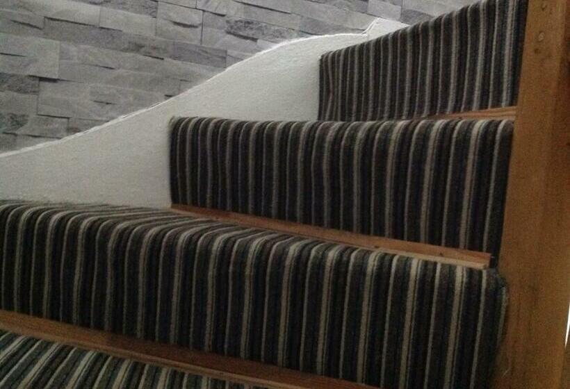 ペンション Sherwood Lodge