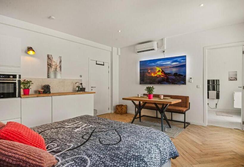 Suite City Center In Quiet Street & Airco