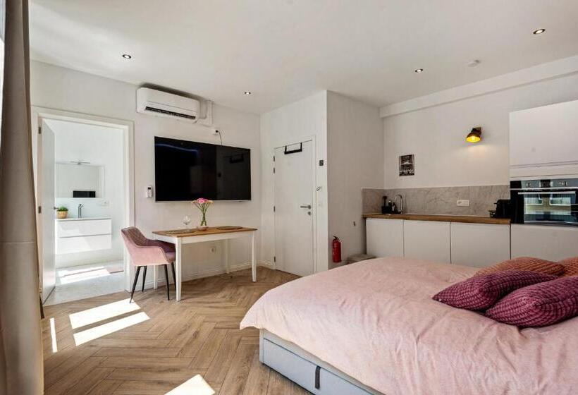 Suite City Center In Quiet Street & Airco