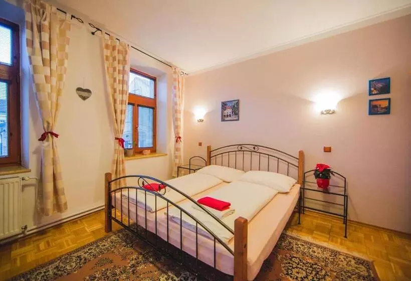 Retkeilymaja Penzion U Papoušků