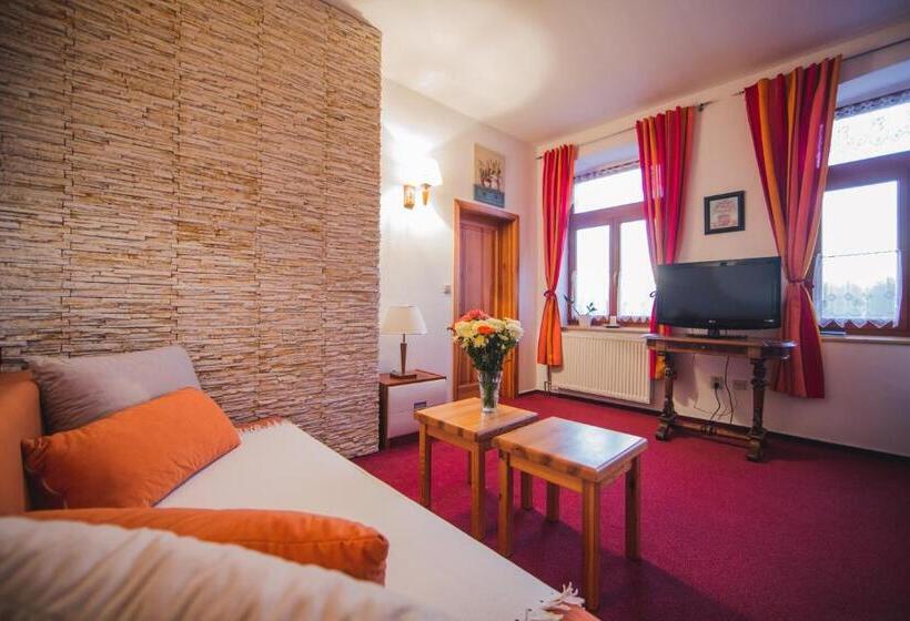 Retkeilymaja Penzion U Papoušků