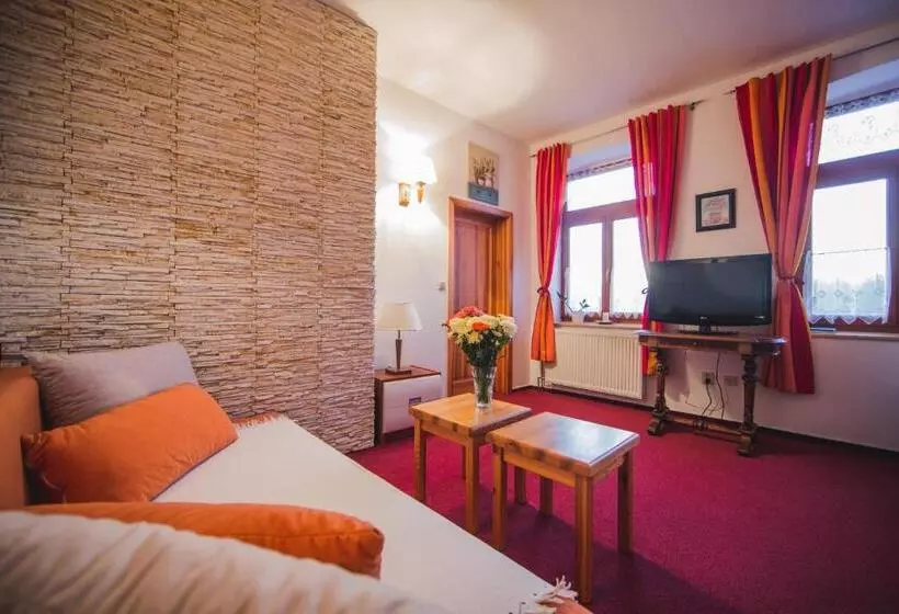 Retkeilymaja Penzion U Papoušků