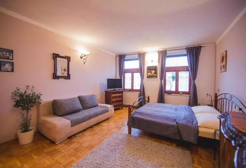 Retkeilymaja Penzion U Papoušků