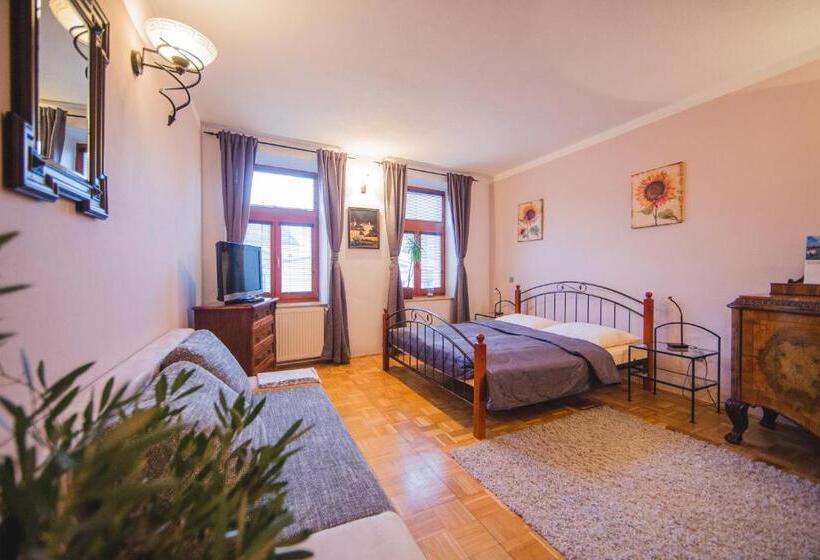 Albergue Penzion U Papoušků