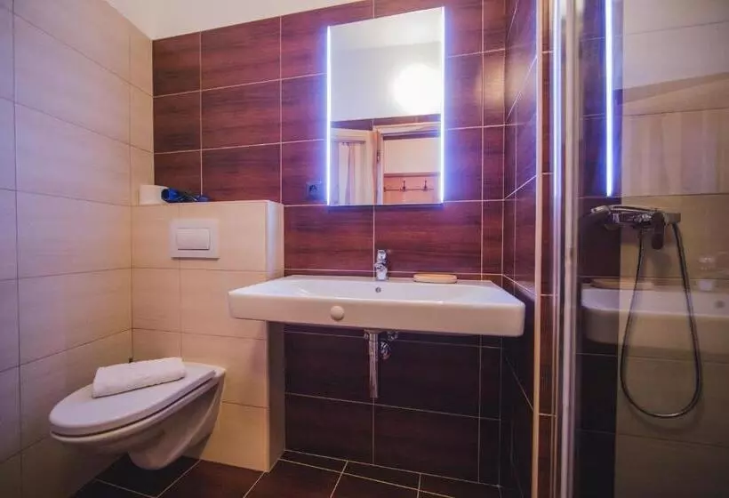 Retkeilymaja Penzion U Papoušků