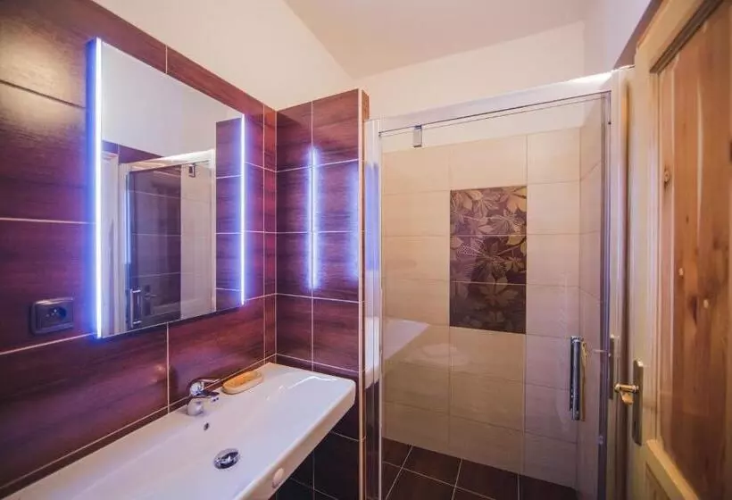 Retkeilymaja Penzion U Papoušků