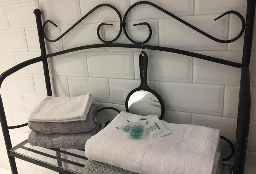 مبيت وإفطار Au 16 Place Saint Louis