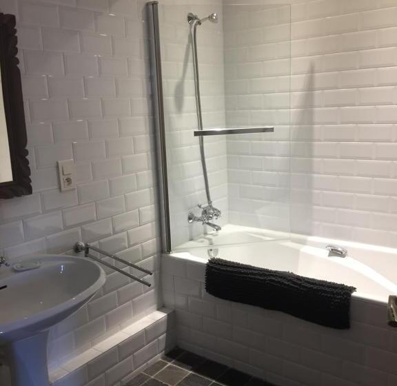 مبيت وإفطار Au 16 Place Saint Louis