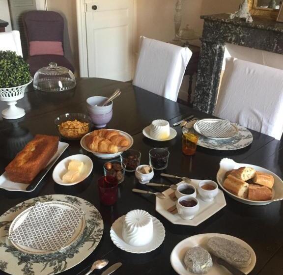 مبيت وإفطار Au 16 Place Saint Louis