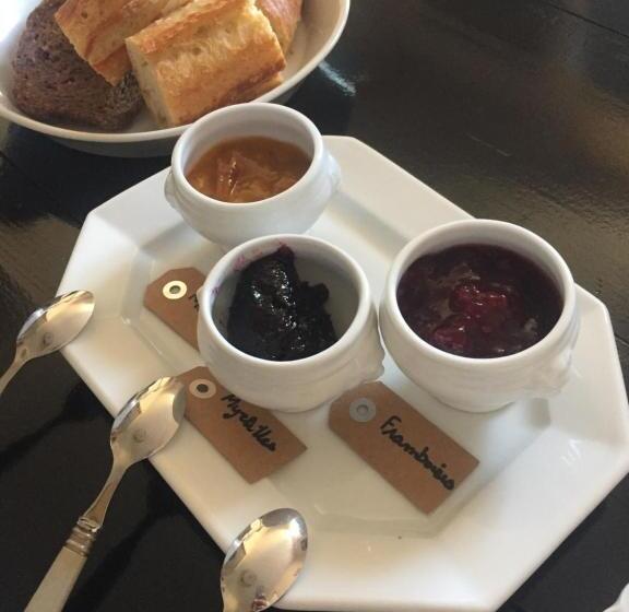 مبيت وإفطار Au 16 Place Saint Louis