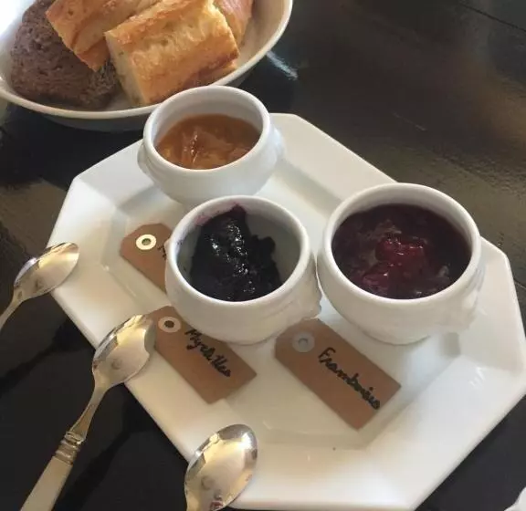 تختخواب و صبحانه Au 16 Place Saint Louis