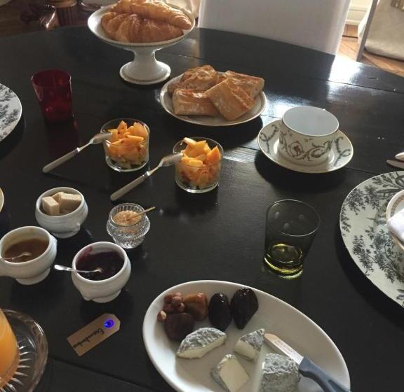 مبيت وإفطار Au 16 Place Saint Louis