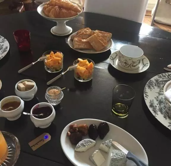 تختخواب و صبحانه Au 16 Place Saint Louis