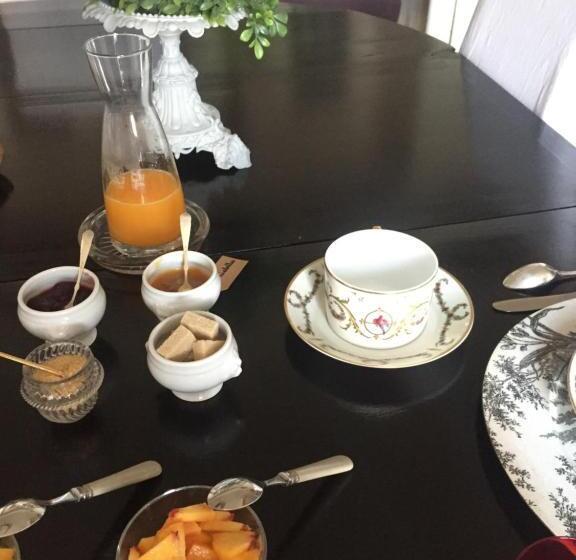 مبيت وإفطار Au 16 Place Saint Louis