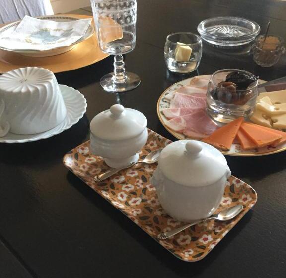 مبيت وإفطار Au 16 Place Saint Louis