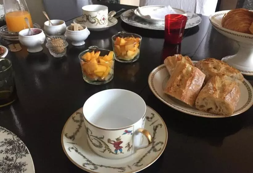 تختخواب و صبحانه Au 16 Place Saint Louis