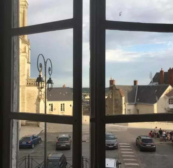 تختخواب و صبحانه Au 16 Place Saint Louis