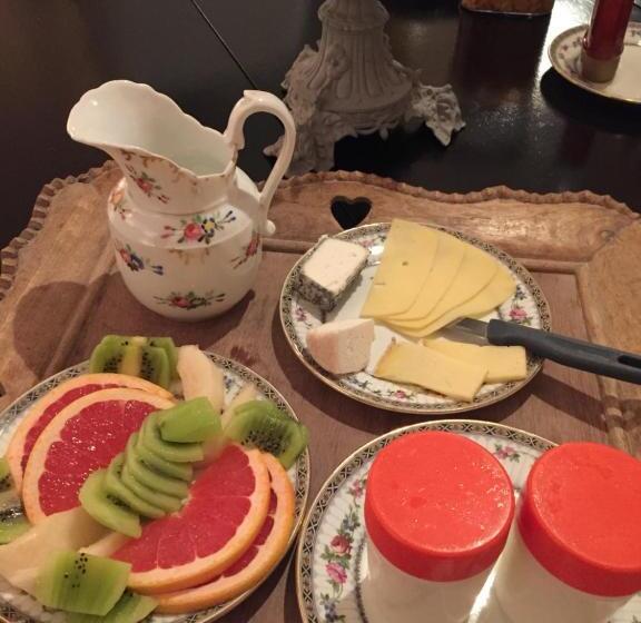 مبيت وإفطار Au 16 Place Saint Louis