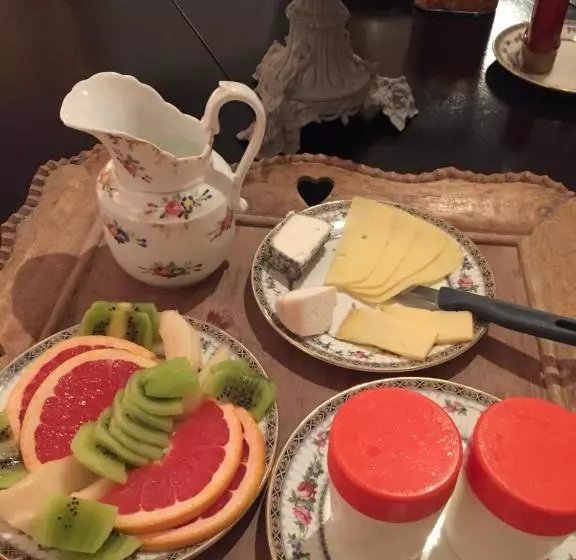 تختخواب و صبحانه Au 16 Place Saint Louis