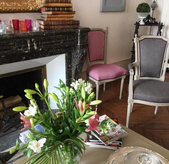 مبيت وإفطار Au 16 Place Saint Louis