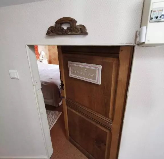 تختخواب و صبحانه Au 16 Place Saint Louis