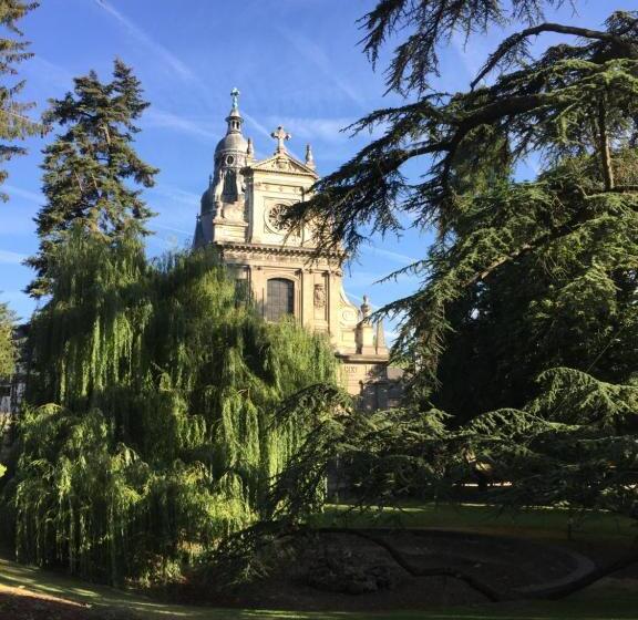 مبيت وإفطار Au 16 Place Saint Louis