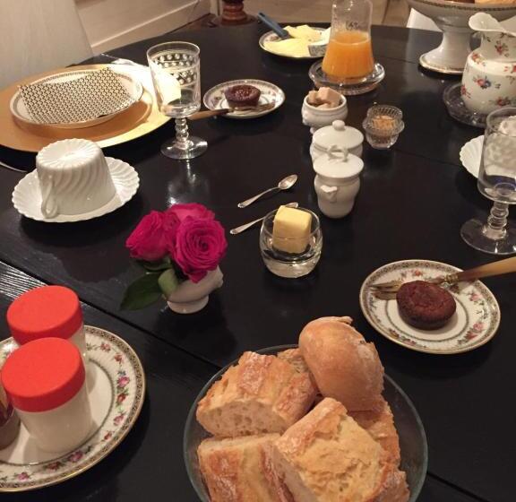 مبيت وإفطار Au 16 Place Saint Louis