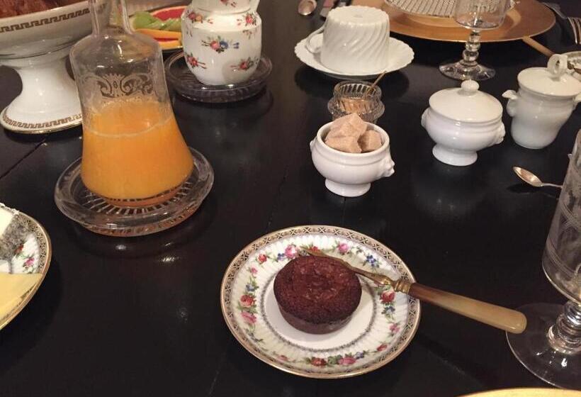 مبيت وإفطار Au 16 Place Saint Louis