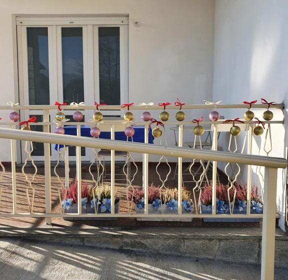 Fiori F   Le Joli Coin