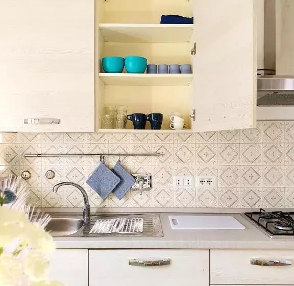 Fiori F   Le Joli Coin