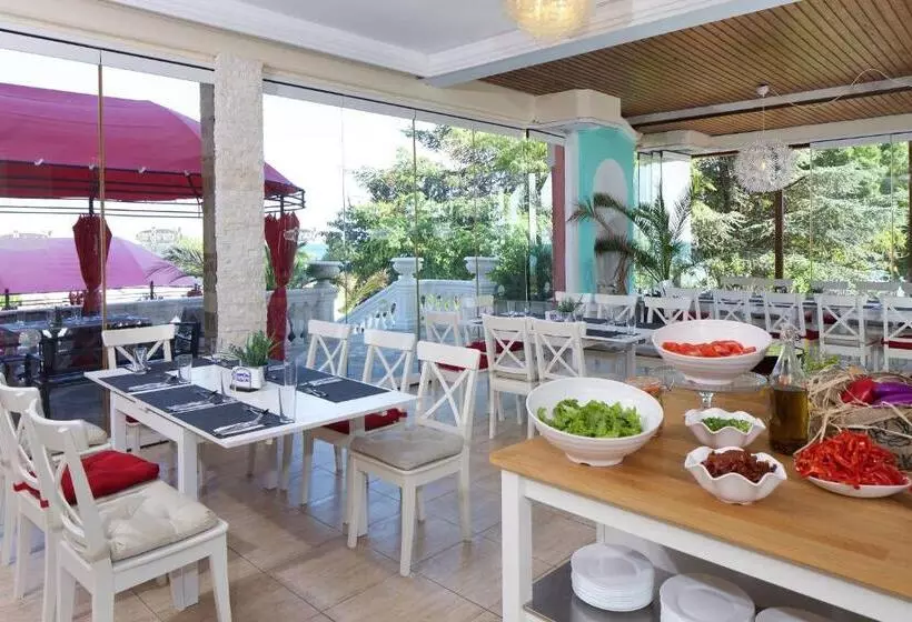 リゾートホテル Atrium Beach Hotel   All Inclusive