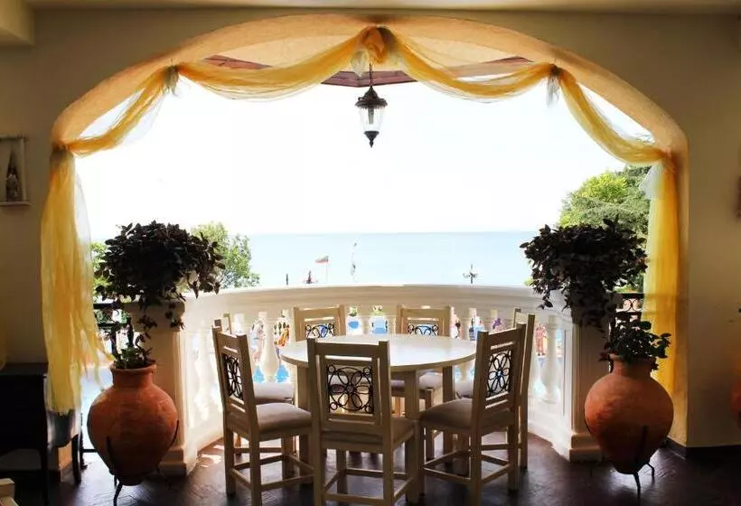 リゾートホテル Atrium Beach Hotel   All Inclusive