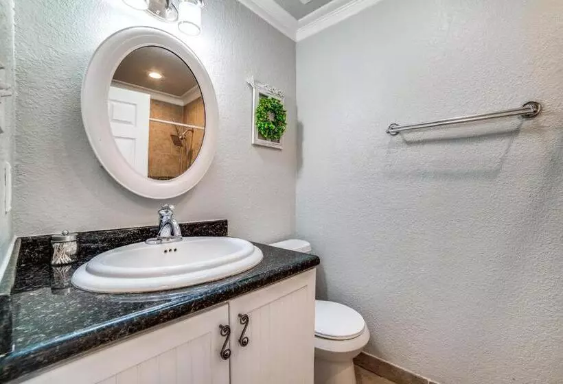 5 Bdrm Home On 2 Acres Mins To Wineries Private Heated Pool And Hot Tub