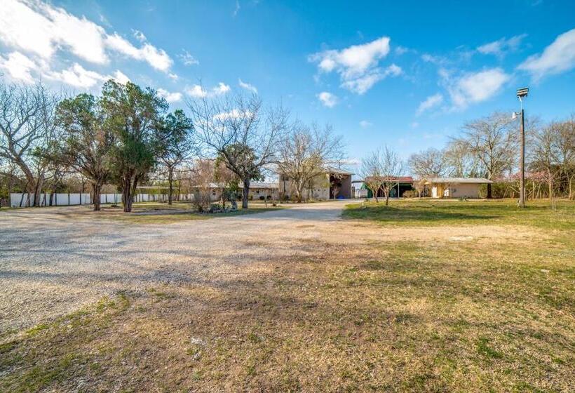 5 Bdrm Home On 2 Acres Mins To Wineries Private Heated Pool And Hot Tub