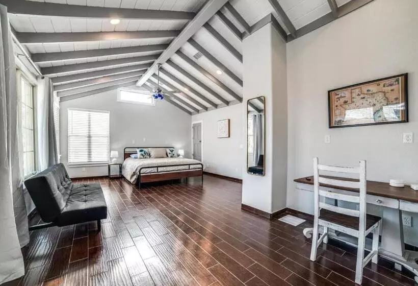 5 Bdrm Home On 2 Acres Mins To Wineries Private Heated Pool And Hot Tub