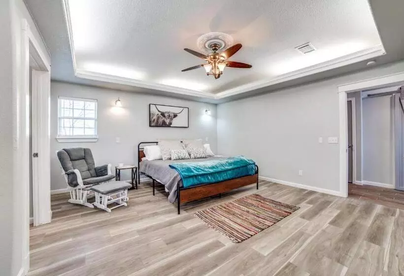 5 Bdrm Home On 2 Acres Mins To Wineries Private Heated Pool And Hot Tub