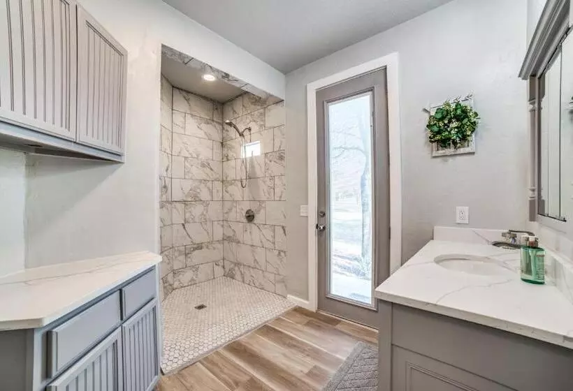 5 Bdrm Home On 2 Acres Mins To Wineries Private Heated Pool And Hot Tub