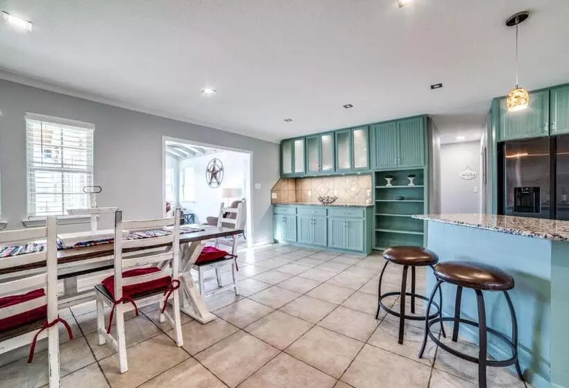 5 Bdrm Home On 2 Acres Mins To Wineries Private Heated Pool And Hot Tub