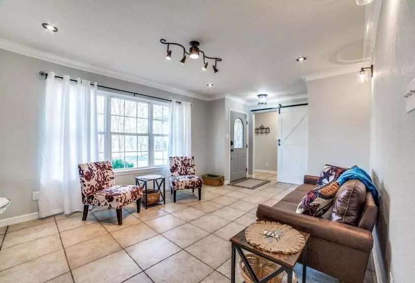 5 Bdrm Home On 2 Acres Mins To Wineries Private Heated Pool And Hot Tub