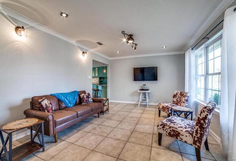 5 Bdrm Home On 2 Acres Mins To Wineries Private Heated Pool And Hot Tub