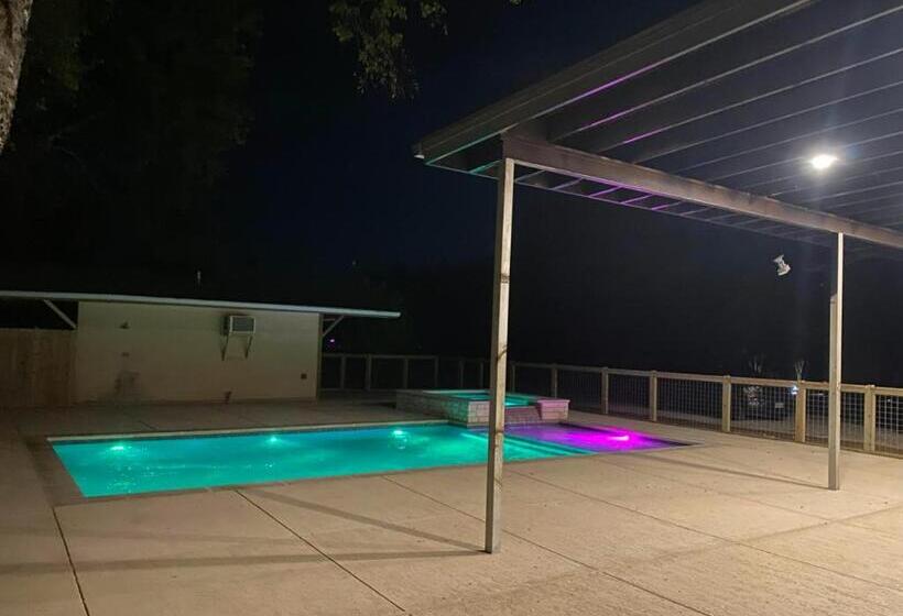 5 Bdrm Home On 2 Acres Mins To Wineries Private Heated Pool And Hot Tub