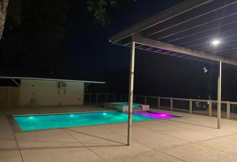 5 Bdrm Home On 2 Acres Mins To Wineries Private Heated Pool And Hot Tub