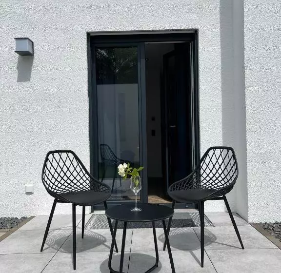 Auslese 54  Direkt Am Moselufer  Gästezimmer & Ferienwohnung