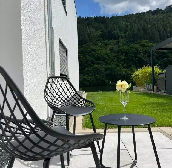 Auslese 54  Direkt Am Moselufer  Gästezimmer & Ferienwohnung