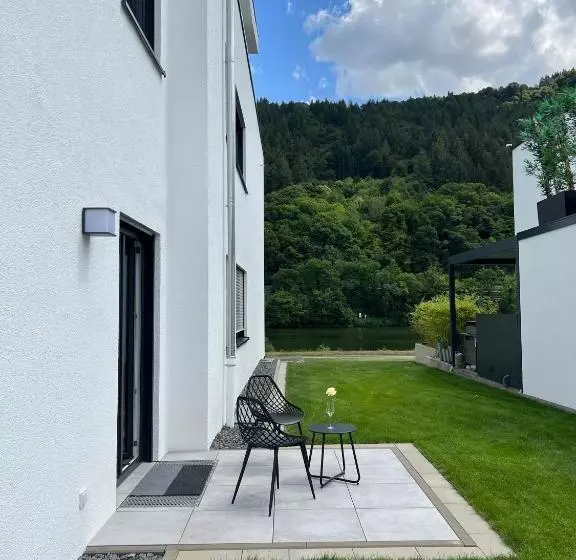 Auslese 54  Direkt Am Moselufer  Gästezimmer & Ferienwohnung