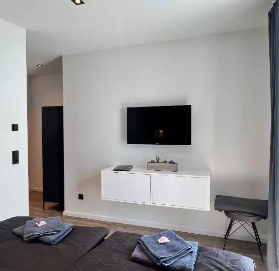 Auslese 54  Direkt Am Moselufer  Gästezimmer & Ferienwohnung